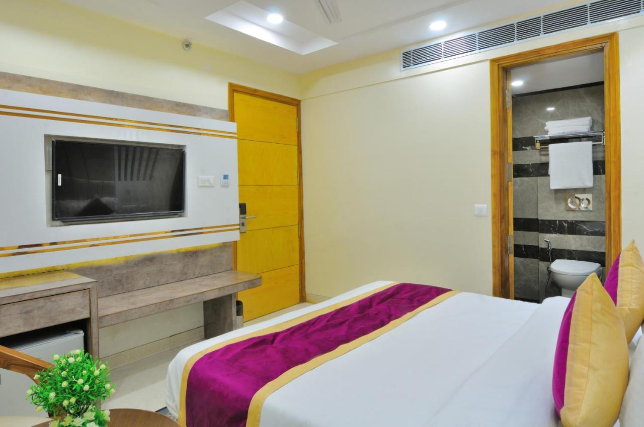 Hotel Worth Newly Bulit - Ню Делхи Екстериор снимка