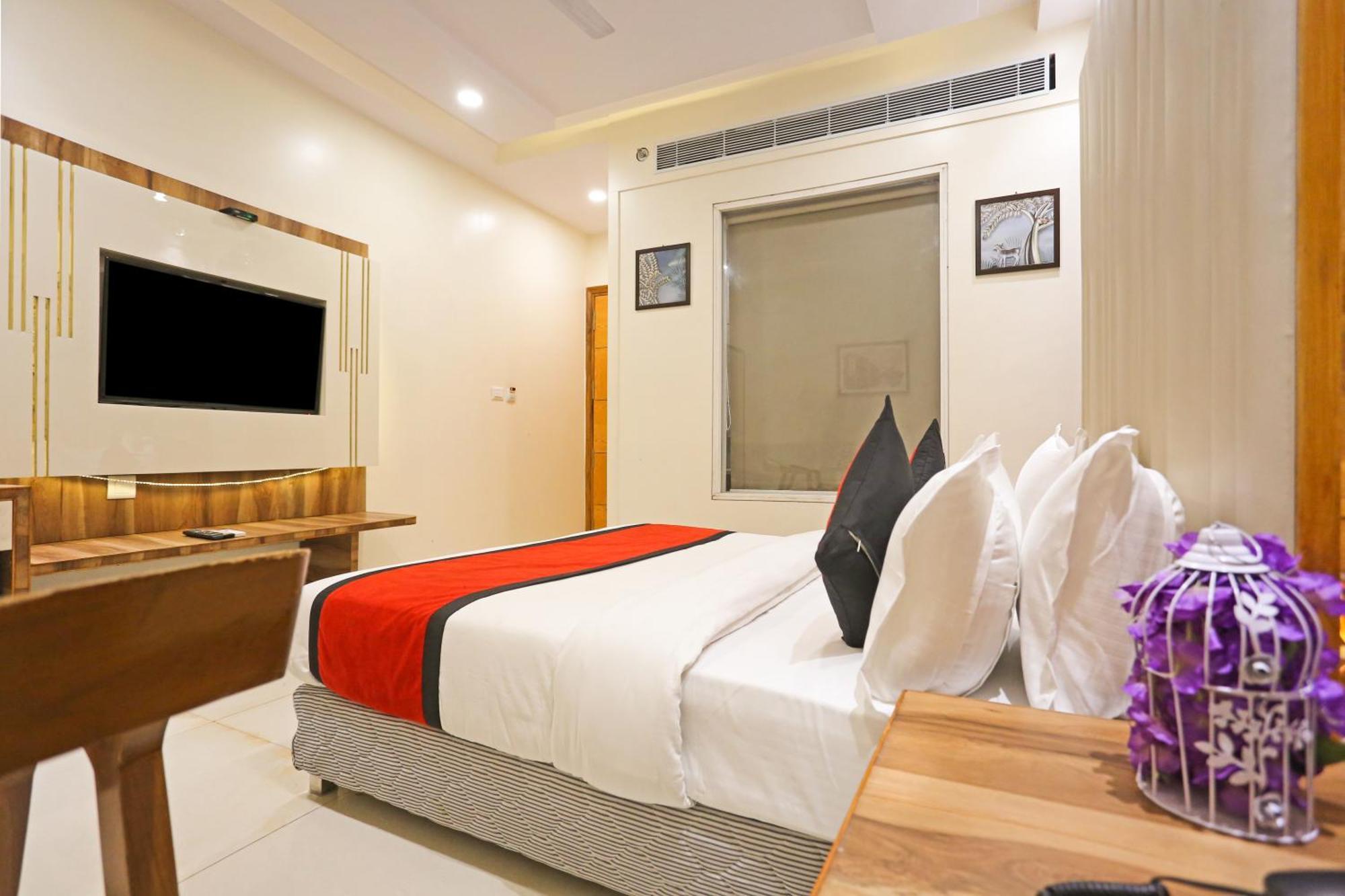 Hotel Worth Newly Bulit - Ню Делхи Екстериор снимка